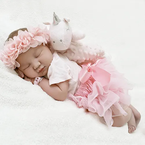 Professional Natural-Look Newborn Retouching by Retouching Cloud