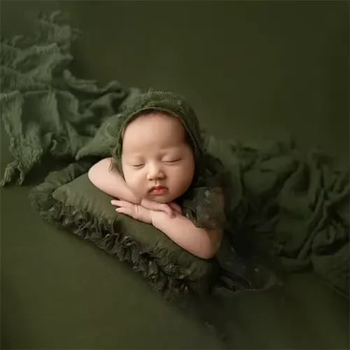 Professional Natural-Look Newborn Retouching by Retouching Cloud